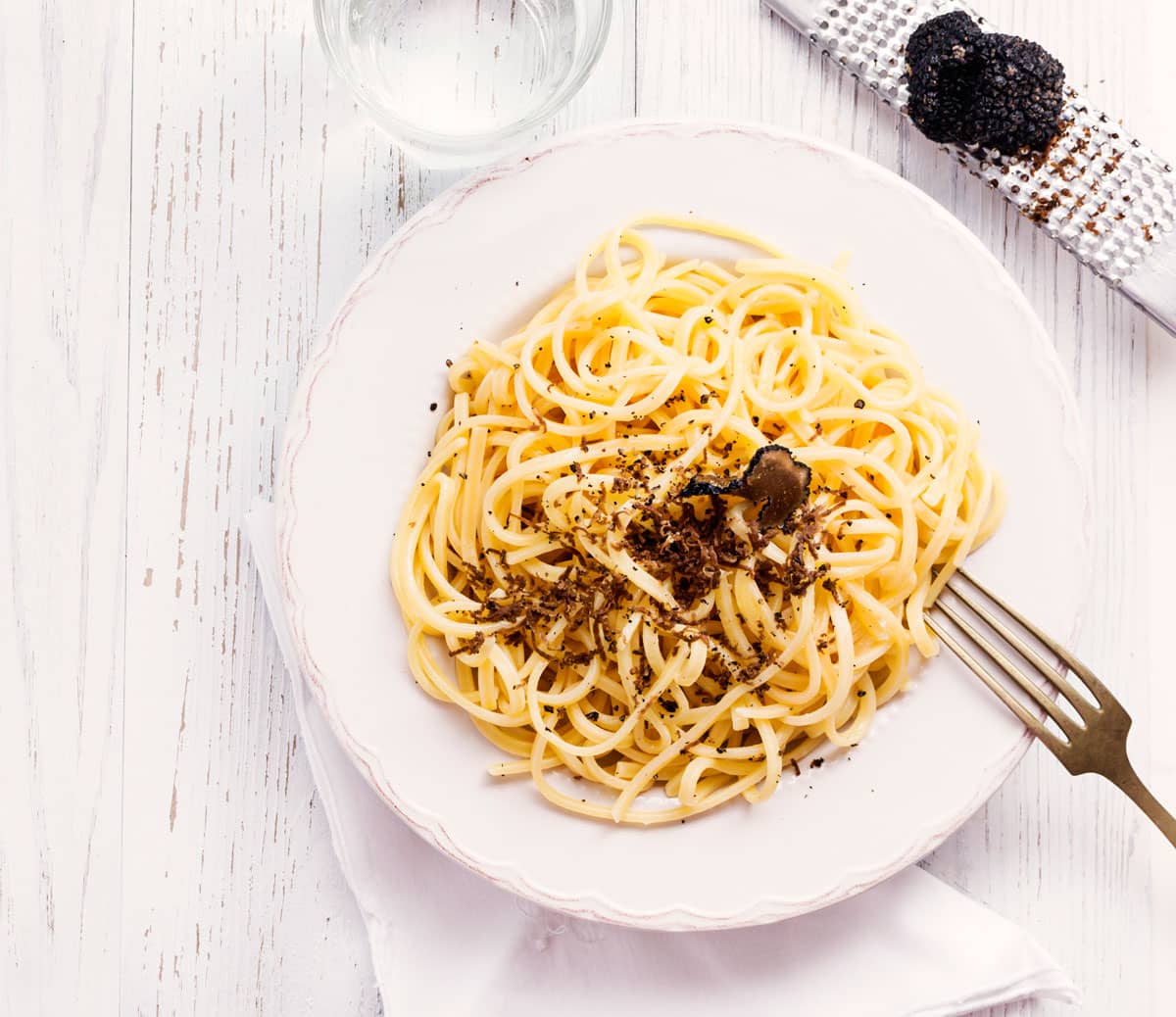 Spaghetti with black truffle and parmesan cheese - Goya Olive Oils