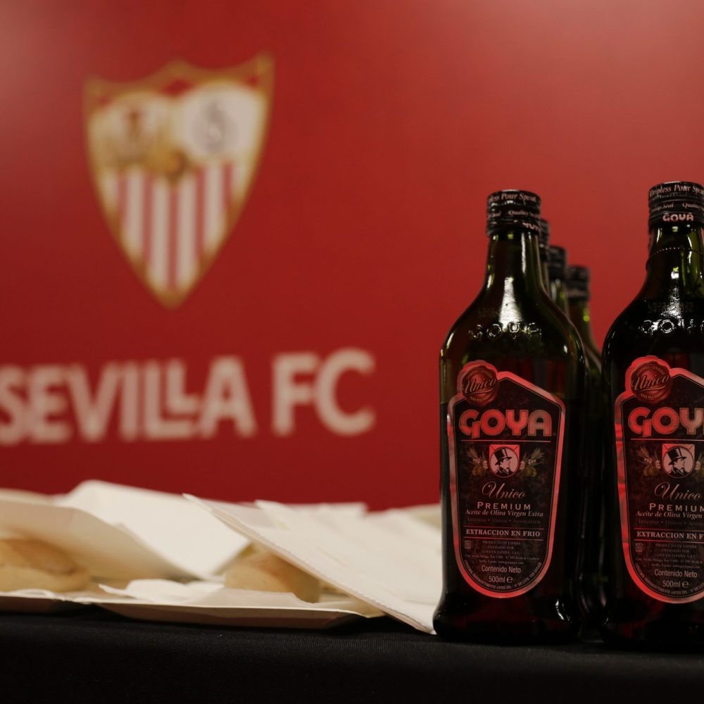 Goya Unico visita SevillaFC